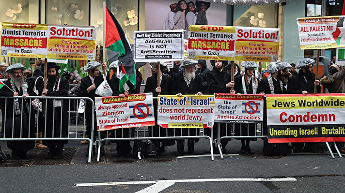 Filistinlilerin Gazze sınırındaki, İsrail işgaline karşı direnişin sembolü haline gelen “Büyük Dönüş Yürüyüşü” protestolarına destek vermek amacıyla New York Times Meydanı’nda gösteri düzenlendi.

