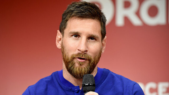 ​Arjantin futbolunun efsanesi Lionel Messi, profesyonel kariyerinin başından bu yana Barcelona'da forma giyiyor. Şimdiden Katalan kulübünün unutulmayacak futbolcularından biri olan yıldız isim, kariyeri boyunca kendisine gelen astronomik teklifleri reddetmişti. Peki Messi, Barcelona'dan ayrılırsa hangi takımın formasını giyecek? Başarılı oyuncu bu sorunun cevabını takım ismi vererek açıkladı.