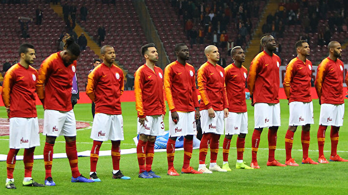 ​Futbol yorumcusu Mehmet Demirkol, Galatasaray'ın Yeni Malatya ile oynadığı kupa maçını değerlendirdi. Performansı eleştirilen ve ıslıklanan futbolcular hakkında konuşan Demirkol, sarı kırmızılıların yıldız ismi için çarpıcı mesajlar verdi.