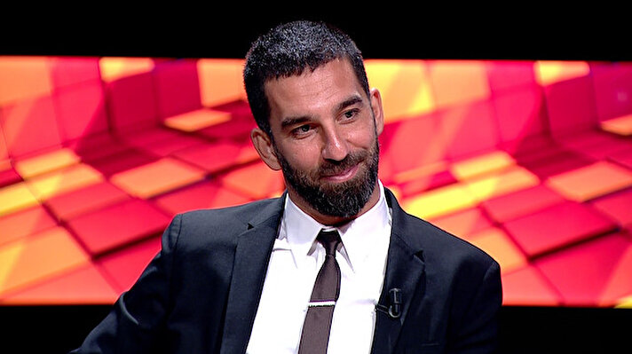 Başakşehir'in yıldızı Arda Turan,​ CNN Türk'te katıldığı programda futbol kariyeriyle ilgili çarpıcı açıklamalarda bulundu. Turan, Barcelona'dan ayrılışı, Başakşehir'i tercih edişi ve milli takımda yaşadığı sorunlarla ilgili tüm merak edilenleri cevapladı.