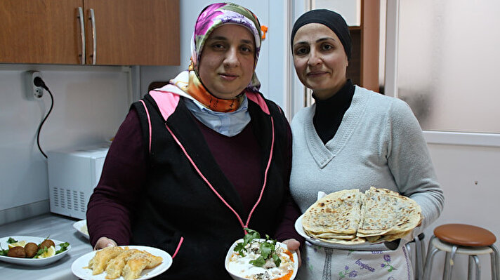 Rizeli Şefaat Topaloğlu ile Adanalı Mine Damaksız, 7 yıl önce sosyal medya üzerinden tanışarak arkadaş oldu. Topaloğlu ve Damaksız telefonla, ardından ailece karşılıklı buluşarak görüşmeyi sürdürdü. İkili, ilerlettiği arkadaşlıklarını iş ortaklığına dönüştürmeye karar verdi.