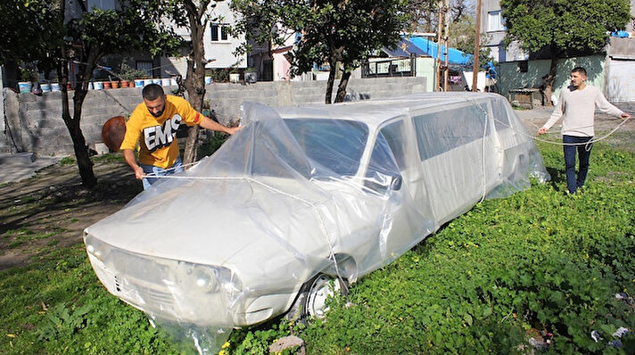 Damat ayı Mami Emen, 14 Nisan'da yapacağı düğün için hayalindeki limuzini o tarihte uygun fiyata temin edemeyeceğini öğrenince 3 bin 500 liraya satın aldığı 1978 model Renault 12'den limuzin yapmaya karar verdi.

