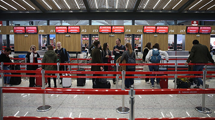 Atatürk Havalimanı'nın ticari uçuşlara kapatılması ve büyük taşınmanın tamamlanmasının ardından İstanbul Havalimanı 6 Nisan saat 10.00 itibariyle yolculara kapılarını açtı.