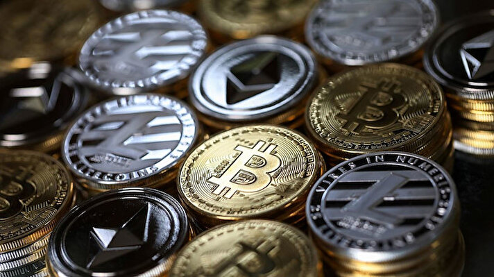 Uzun bir süredir gerileme sürecinde olan kripto paraların 2019’un ilk aylarında tekrar yatırımcısının yüzünü güldürmeye başladığına dikkat çeken Erkan Öz, “En çok bilinen kripto para Bitcoin, Ocak 2017’de 750 dolar seviyelerinden Aralık 2017’de 19 bin 600‘lere kadar tırmanmıştıdedi.