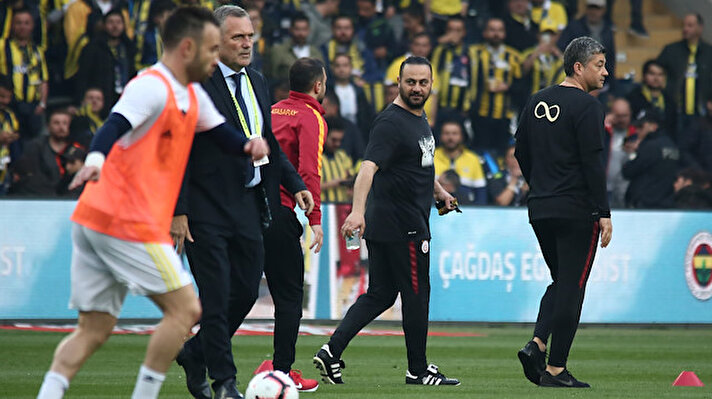 Fenerbahçe-Galatasaray derbisi öncesinde Volkan Demirel ve Hasan Şaş arasında gerginlik yaşandı.