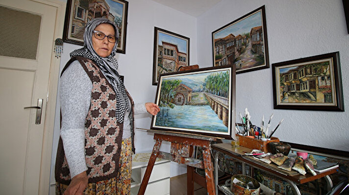 A 63-year-old Turkish housewife continues to inspire others by relentlessly chasing her passion in art. Mother of two Fatma Kırdar, who is just a primary school graduate, is slated to put on her 16th oil painting exhibition in Turkey's central province of Konya.