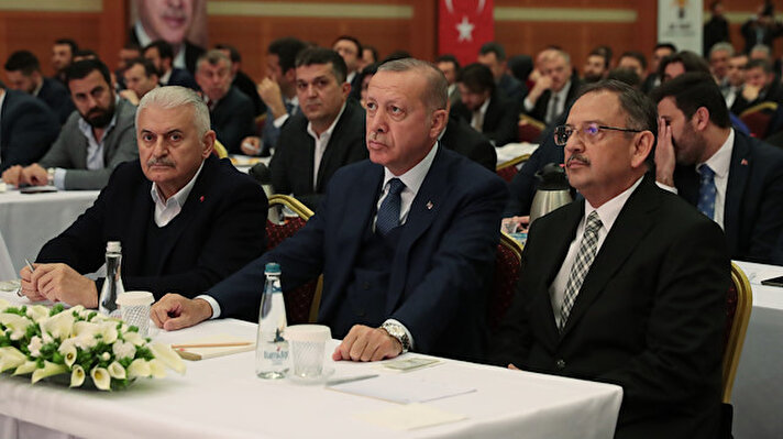 Cumhurbaşkanı Recep Tayyip Erdoğan, AK Parti İstanbul İl Başkanlığına geldi. Erdoğan'ı girişte İçişleri Bakanı Süleyman Soylu ve Binali Yıldırım karşıladı.