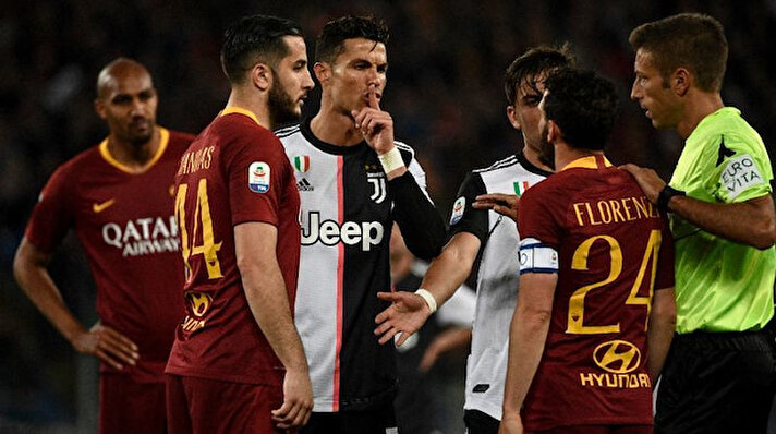 ​Serie A'da şampiyonluğunu ilan eden Juventus, Devler Ligi'ne katılım hakkı elde etmek isteyen Roma'ya konuk oldu. Mücadele Roma'nın 2-0'lık üstünlüğüyle sona erdi. 