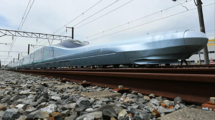 Japonya, 400 km/s hıza erişebilen dünyanın en hızlı “mermi tren”i Shinkansen serisi trenin ALFA-X versiyonunun testlerine geçtiğimiz hafta başladı.
