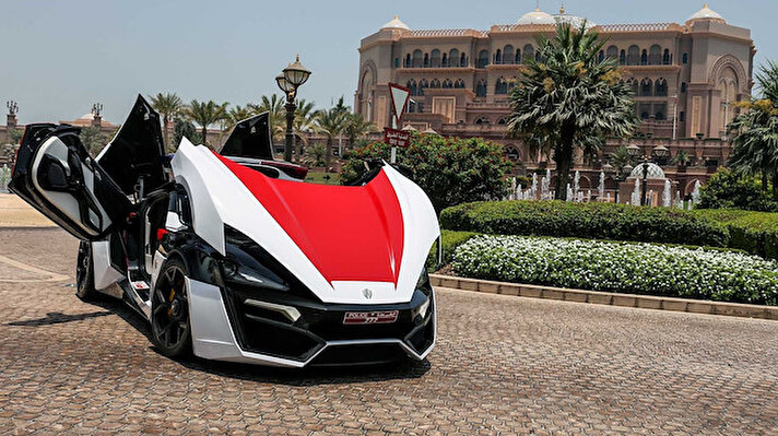 Bildiğiniz gibi Birleşik Arap Emirlikleri’nin güvenlik teşkilatının garajı fiyatları ile dudak uçuklatan ultra lüks araçlarla dolu ve bu araçlara bir yenisi daha ekleniyor.