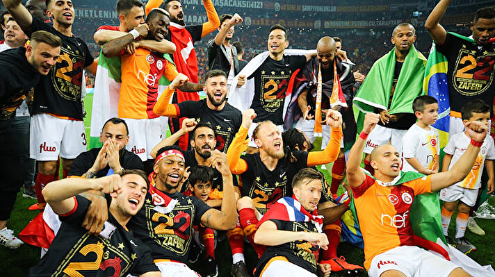 Galatasaray sahasında Başakşehir'i 2-1 mağlup ederek 2018-2019 sezonunu şampiyon olarak tamamladı.
