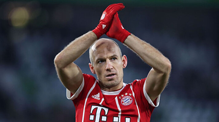 ​Bayern Münih'in Hollandalı yıldızı Arjen Robben, sezon sonunda serbest kalan futbolcuların başında geliyor. Adı yıllarca Türk kulüpleri için de yazılan oyuncunun yeni takımı İngiliz basınına ve bahis şirketlerine göre belli gibi.