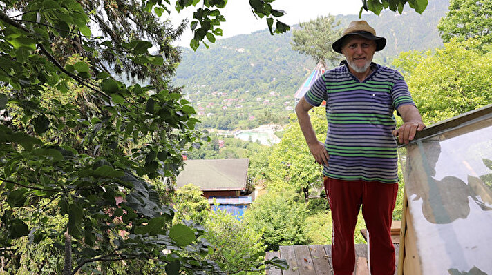 İzmir'de kendisine ait şirkette yöneticilik yapan inşaat mühendisi Osman Kaba, işlerini çocuklarına devretti ve 4 yıl önce memleketi Artvin'in Arhavi ilçesi Kemerköprü köyüne döndü.