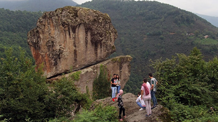 Anadolu’da halk arasında dolaşan efsaneler saymakla bitmiyor. Bunlardan bazıları dillerden dillere dolanırken, bazıları da Giresun’daki ’Gelin Kayası’ gibi meraklılarının dikkatini çekiyor.
