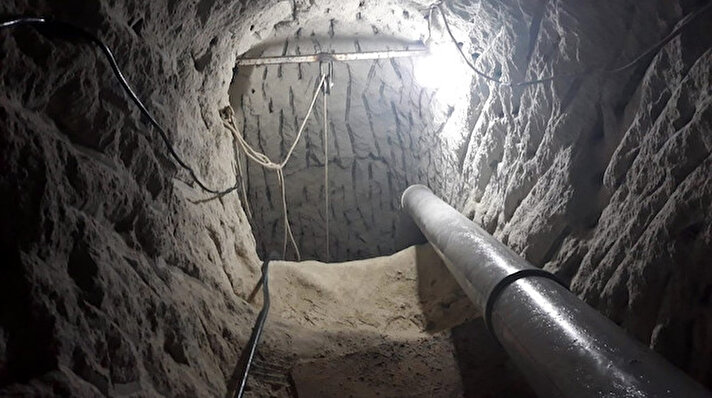 Nevşehir'in merkez ilçeye bağlı Nar beldesinde, evinin altında define arayan ve yaklaşık 40 metrelik tünel kazan S.O, C.O ve İ.U isimli 3 kişi yakalandı. 