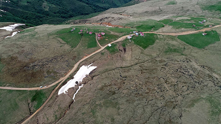 Türkiye'nin 600 hektarla asidik torf toprağından oluşan, ölmüş bitkilerden meydana gelmiş en büyük yüksek rakımlı sulak alanı olan Trabzon'un Köprübaşı ve Sürmene ilçeleri sınırındaki Ağaçbaşı Turba Bataklığı'nın koruma altına alınması için çalışma başlatıldı. 