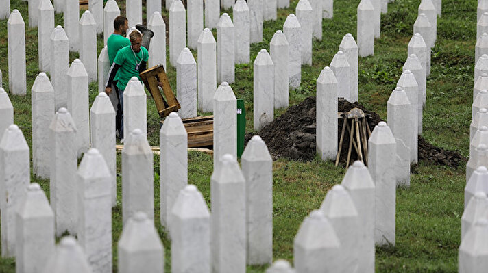 Her yıl 11 Temmuz'da soykırım kurbanlarının defnedildiği Potoçari Anıt Mezarlığı'nda düzenlenecek törene, Türkiye adına Gençlik ve Spor Bakanı Mehmet Muharrem Kasapoğlu katılacak.
