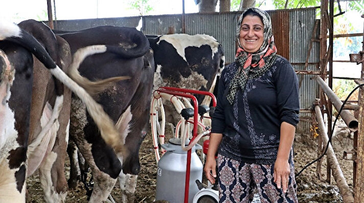 Muratpaşa ilçesinde yaşayan 40 yaşındaki 3 çocuk sahibi Fatma Öncel, 11 yıl önce eşine destek olmak için hayvancılık işine girmek istedi. 