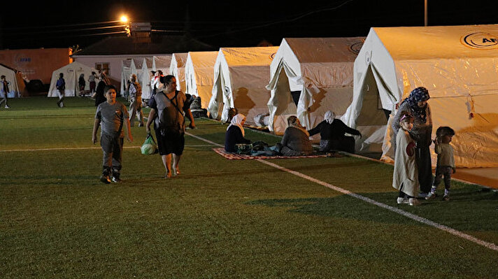 Geceyi Kızılay ve AFAD ekiplerinin açık alanlara kurduğu çadırlarda geçirdi. Kırsaldaki mahallelerini yanı sıra Bozkurt ilçe merkezinde de çadırlar, futbol sahasına kuruldu. 