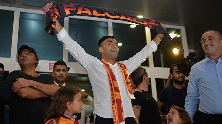 Galatasaray'ın Radamel Falcao transferi Avrupa basınında yankı uyandırdı. İşte o haberler: