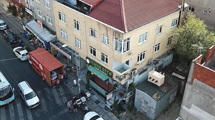 Ataşehir Mustafa Kemal Mahallesi 3001. Cadde üzerinde bulunan 3 katlı binada, riskli olduğu gerekçesiyle tahliye işlemleri başladı. 