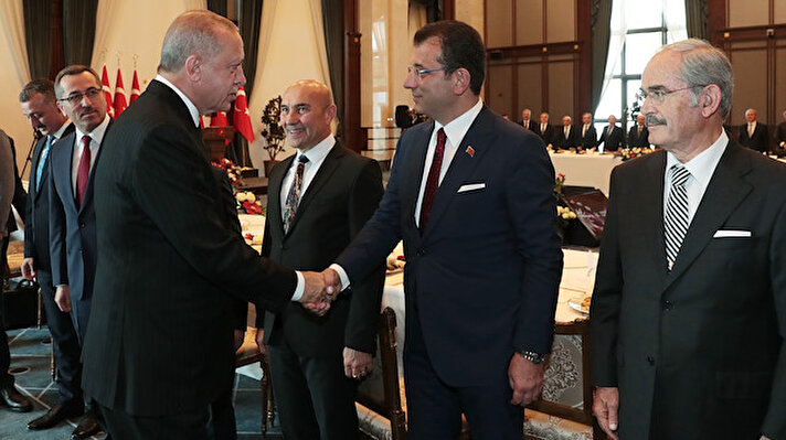 Cumhurbaşkanı Recep Tayyip Erdoğan, Cumhurbaşkanlığı Külliyesi'nde Büyükşehir Belediye Başkanları Toplantısı'na katıldı. 