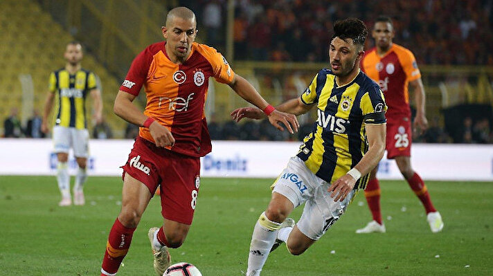 Mustafa Denizli: Galatasaray, Fenerbahçe'ye oranla çok az bir farkla önde. Derbiler üç ihtimallidir. Galatasaray defansif anlamda Fenerbahçe ise ofansif anlamda daha iyi gibi. Ama şu gerçek ki maç ortada.