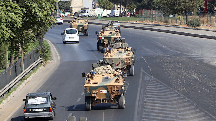 A 120-vehicle military convoy set off from Turkey's Gaziantep prvoince to the Syrian border as Turkey's military operation against YPG terrorists is set to begin.
