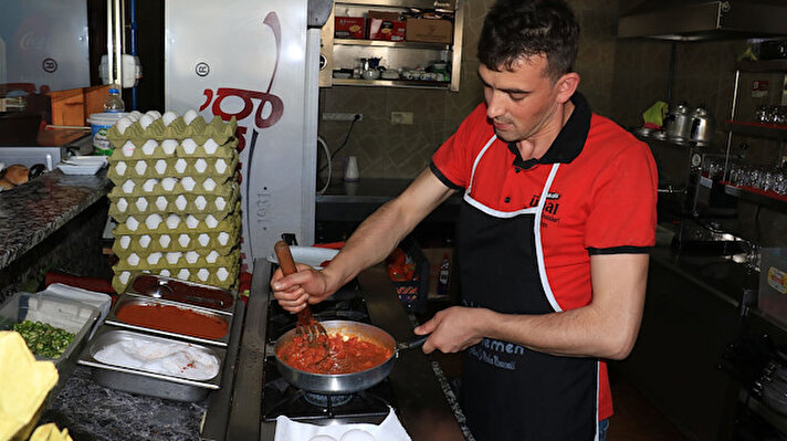 Samsun'un ünlü lezzetlerinden ‘Çakallı menemeni’ Samsun-Ankara Karayolu üzerindeki Çakallı mevkiinde bulunan tesislerde ağırlıklı olarak yapılıyor.