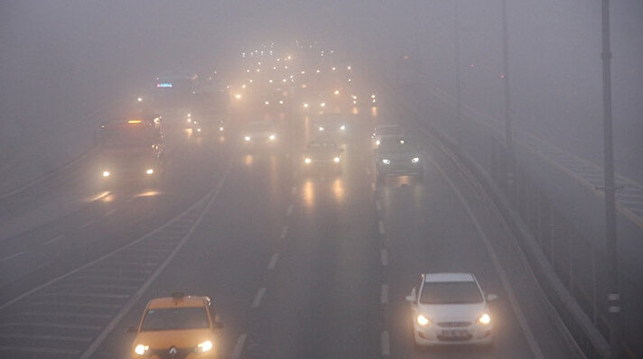  İstanbul'da gece saatlerinde başlayan sis sabahın erken saatlerinde etkisini sürdürüyor. 