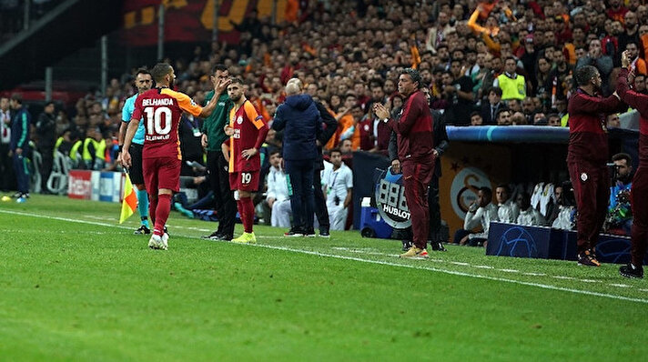 Galatasaray’ın Faslı futbolcusu Younes Belhanda, Real Madrid maçında oyundan çıkarken sarı-kırmızılı taraftarlar tarafından ıslıklandı. Teknik Direktör Fatih Terim, taraftarları sakinleştirmeye çalışırken, Belhanda ise direkt soyunma odasına gitti.