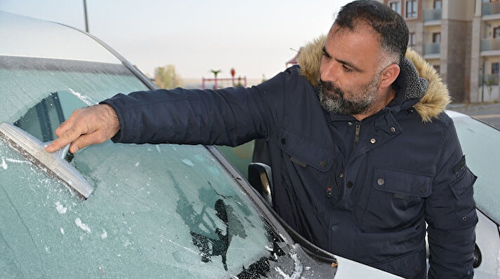 Doğu Anadolu Bölgesi'nde, gece en düşük hava sıcaklığı sıfırın altında 4 dereceyle Kars ve Ardahan'da ölçüldü. 