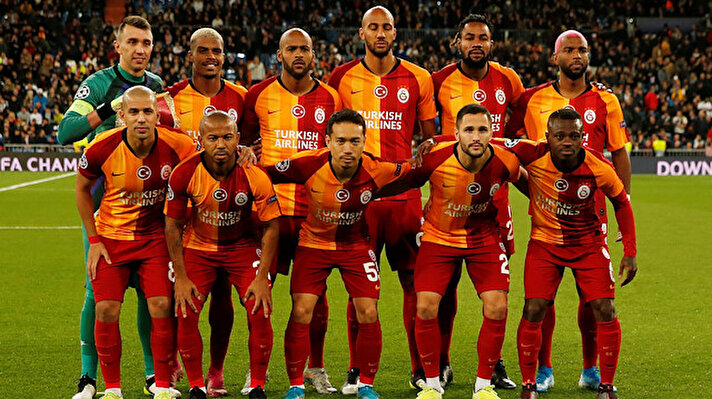 ​Galatasaray'ın Real Madrid ile deplasmanda oynadığı Şampiyonlar Ligi maçının ilk yarısı futbol kamuoyunda tepkilere neden oldu. Sergilenen kötü performans sonrasında tepki mesajları atıldı.