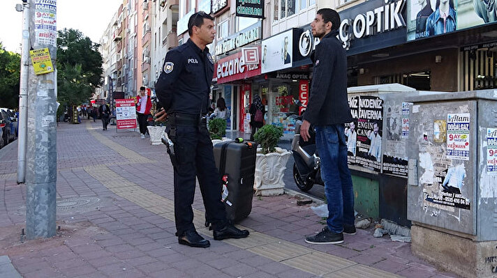 Antalya'daki olay, saat 10.00 sıralarında Muratpaşa ilçesi Yıldız Mahallesi Yıldız Kavşağı'nda meydana geldi. 