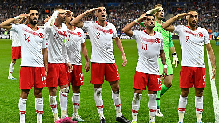 EURO 2020'ye katılma hakkı kazanan A Milli Takımımızın turnuvadaki rakipleri yarın çekilecek kura çekimi sonrasında kesinlik kazanacak. Kura çekimi öncesinde bir ülke, Türkiye ile aynı grupta yer almak istemediğini açık etti.