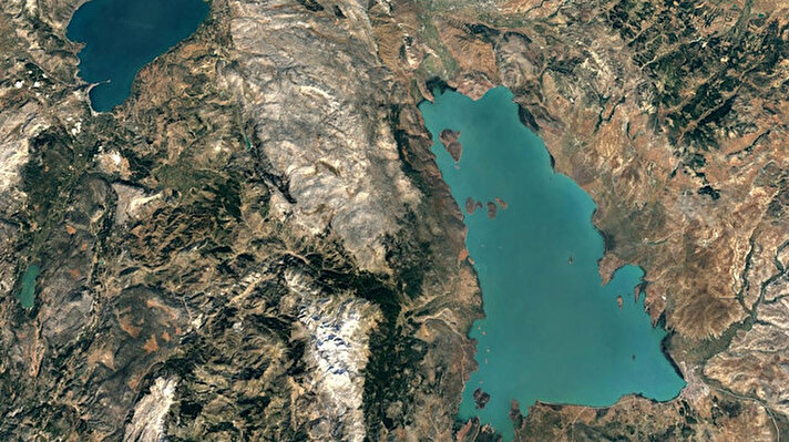 TTKD'nin bu yıl yaptığı bilimsel araştırmalarda Isparta'daki Eğirdir Gölü'nün son 10 yılda 520 kilometrekare olan göl yüzeyinin 84 kilometrekare kayıpla 436 kilometrekareye düştüğü, su seviyesinin de ortalama 16 metreden 6 metreye düştüğü belirlendi. TTKD bilim danışmanı ve göl uzmanı Dr. Erol Kesici, Eğirdir Gölü ile ilgili yapılan bilimsel araştırmalar ve uyarıların ardından Beyşehir Gölü'nün de aynı sorunlar nedeniyle hızla yok olduğuna dikkat çekti. Dr. Kesici, iki göl için de tamamen kuruyan Aral Gölü'nü örnek gösterdi.

