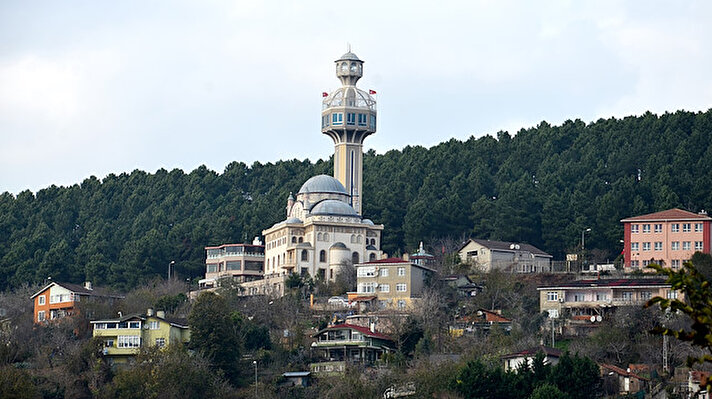Kente karın ilk düştüğü yer olarak bilinen Beykoz Karlıtepe, şehrin ormanlık ve yüksek bir noktasında bulunuyor. 
