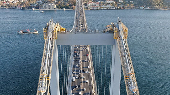 İstanbul'da 1973 yılında hizmete alınan eski adıyla Boğaziçi köprüsü, yeni adıyla 15 Temmuz Şehitler Köprüsü 46 yıl sonra halen hizmet vermeye devam ederken, köprüyü ayakta tutmak için kurulan bir ekip adeta "Bitmeyen" bakım ve kontrol süreciyle çalışıyor. 