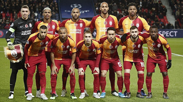 ​Galatasaray'da Steven Nzonzi'nin kadro dışı bırakılmasının ardından flaş gelişmeler yaşanmaya devam ediyor. Sarı kırmızılılarda Fransız yıldızın idmandan gönderilmesinin ardından bir isimle ilgili daha sürpriz bir gelişme yaşanabilir.​