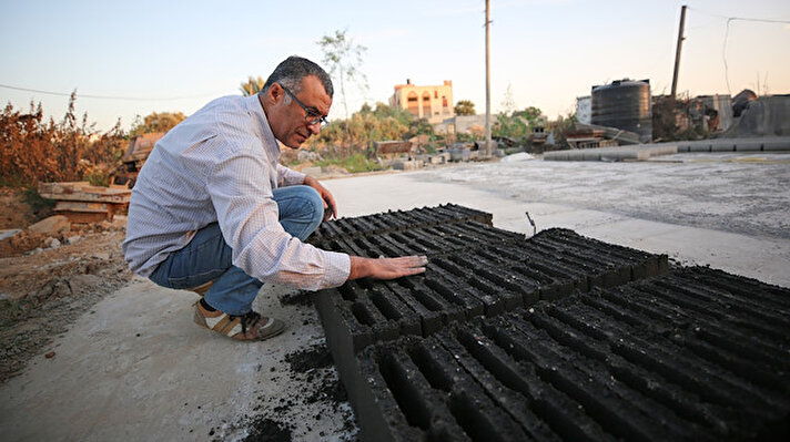 Gazzeli mühendis, atıklardan çevre dostu briket üretmeyi başardı.