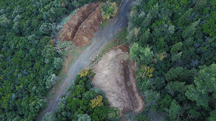 Büyükada'da ormanlık alanda iki derin çukur kazıldı. 