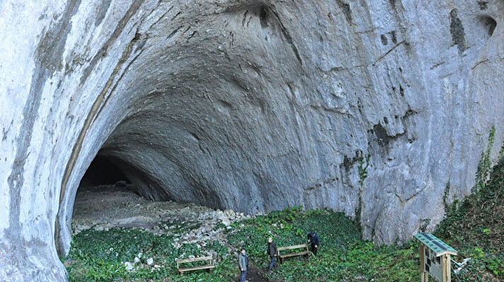 Kastamonu ve Bartın il sınırlarında bulunan Küre Dağları, 2000 yılında milli park ilan edildi. Milli parkın içerisinde Valla, Horma ve Çatak kanyonları ve Ilgarini Mağarası gibi jeolojik oluşumlar, Ilıca Şelalesi gibi doğal güzellikler bulunuyor. Sorkun Yaylası mevkiinde bulunan Ilgarini Mağarası'na traking ve doğa sporları için yapımına başlanan yürüyüş yolu, tamamlanarak turizme kazandırıldı.