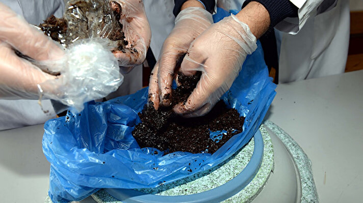 Tokat'ın Zile ilçesindeki Mesleki ve Teknik Anadolu Lisesinde, çöpe dökülen çay atıklarının geri dönüşümünü sağlayacak proje geliştirildi.  