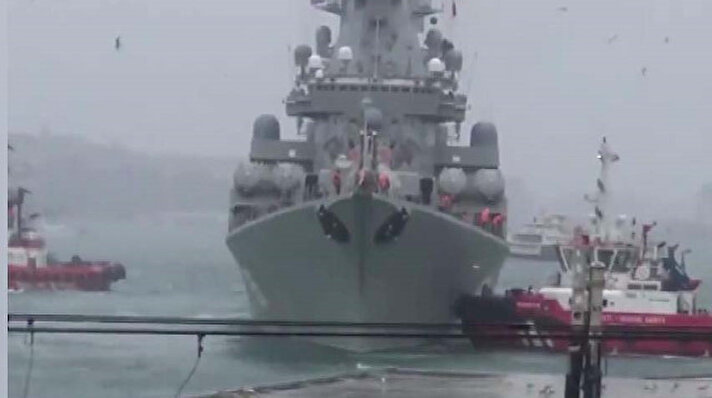 Rus Donanmasının Kuzey filosuna ait 055 Borda numaralı Slava sınıfı füze gemisi 'Mareşal Ustinov' dün saat 15.30 sıralarında Karadeniz'den İstanbul Boğazı'na giriş yaptı. 