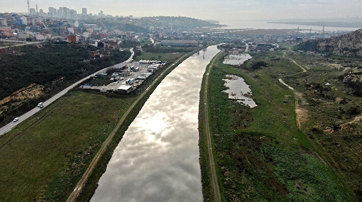 İstanbul için hayati öneme sahip olan Kanal İstanbul Projesinin yapılacağı olan Küçükçekmece gölü ile Sazlıdere Barajı arasındaki güzergahın tümü havadan görüntülendi. 