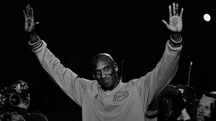 Basketbolun efsane ismi Kobe Bryant'ın ölümünün ardından spor dünyası yasa boğuldu. İşte yapılan o paylaşımlar; 