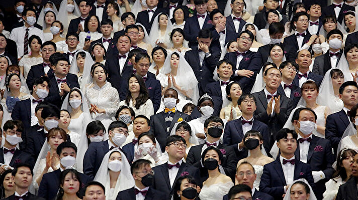 Güney Kore’de Moon tarikatı, yine toplu bir düğüne imza attı. 6 bin çiftin toplu evlendirildiği düğün, başkent Seul’un Gapyeong kentinde düzenlendi. 