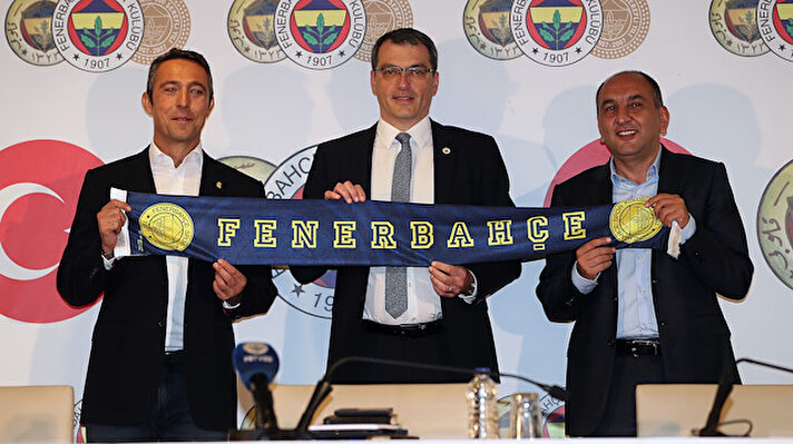 ​Fenerbahçe'de Ali Koç yönetimi göreve geldikten sonra birçok oyuncu transferi gerçekleşti. Bununla birlikte bazı isimlerde takımdan ayrıldı. Fenerbahçe'den ayrılan futbolcuların bazıları ise dikkat çekici istatistiklere imza attı.