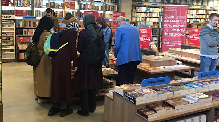 Ketebe yazarları İsmail Kılıçarslan, Furkan Çalışkan ve İhsan Fazlıoğlu söyleşi programında okuyucularıyla bir araya geldi. Söyleşinin ardından yazarlar kitaplarını imzaladı. 