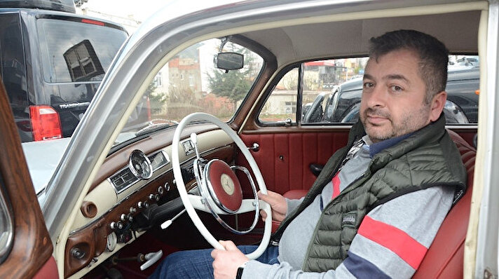 Ordu’nun Fatsa ilçesinde yaşayan müteahhit Şakir Karaoğlanoğlu, yaklaşık 9 ay önce 1960 model klasik otomobili hurda olarak yaklaşık 70 bin TL’ye satın aldı. 